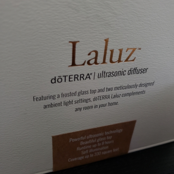SEALED UNOPENED Laluz Essential Oil Diffuser and Set of 10 Essential Oils - Picture 4 of 7